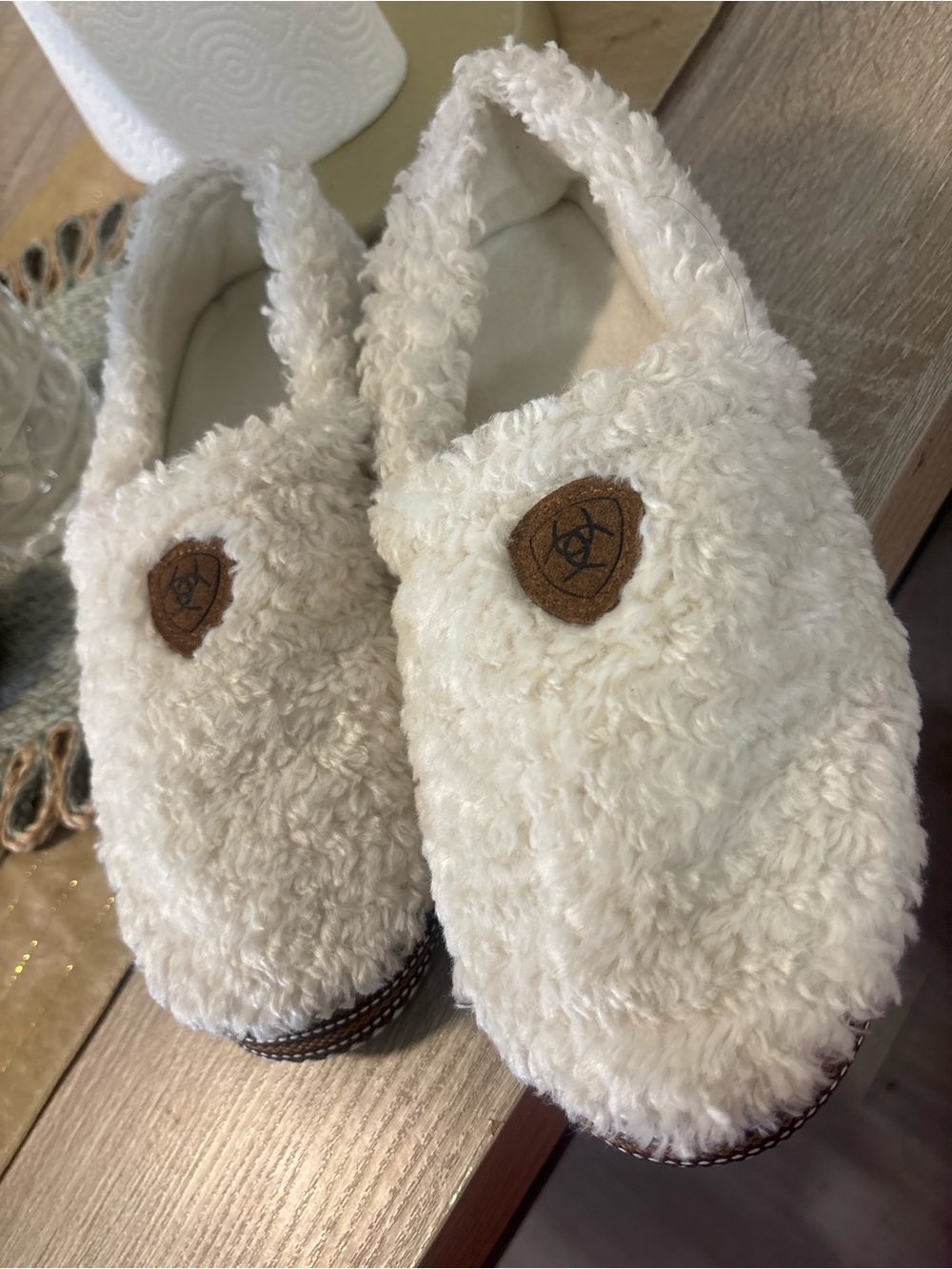 ARIAT woman sleepers Cozy Cream Sherpa Slip-On Shoes ariat size M